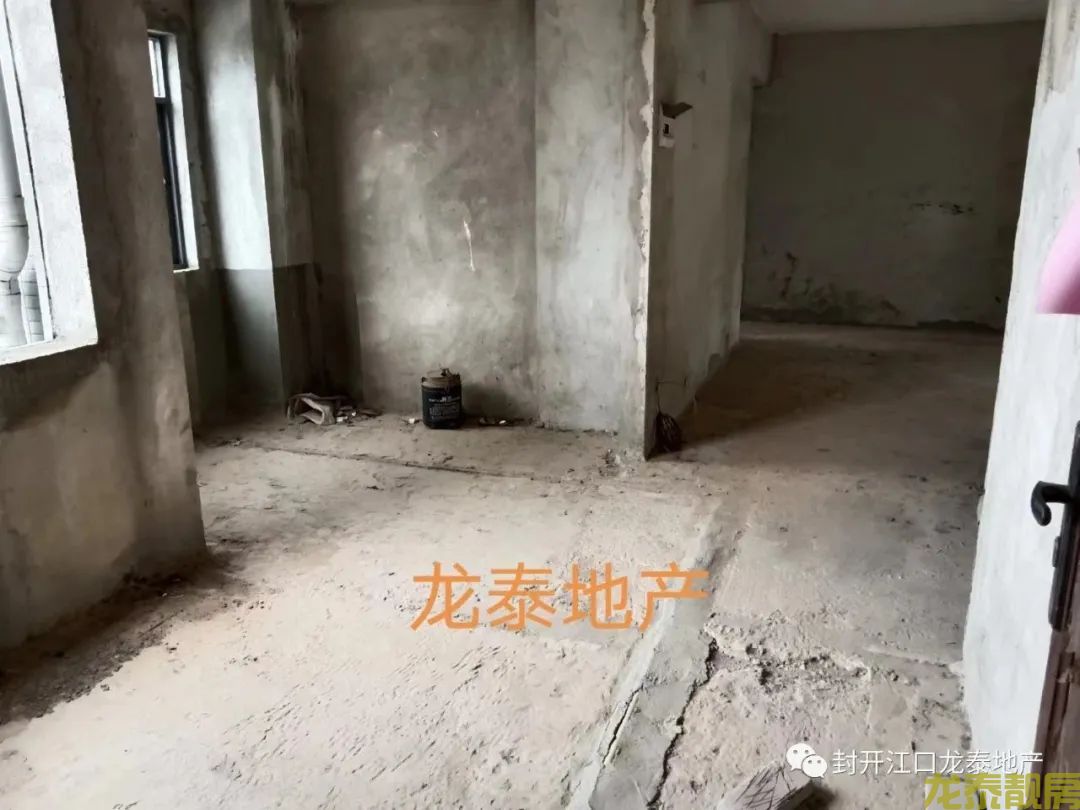 香槟一号电梯8楼毛坯4房