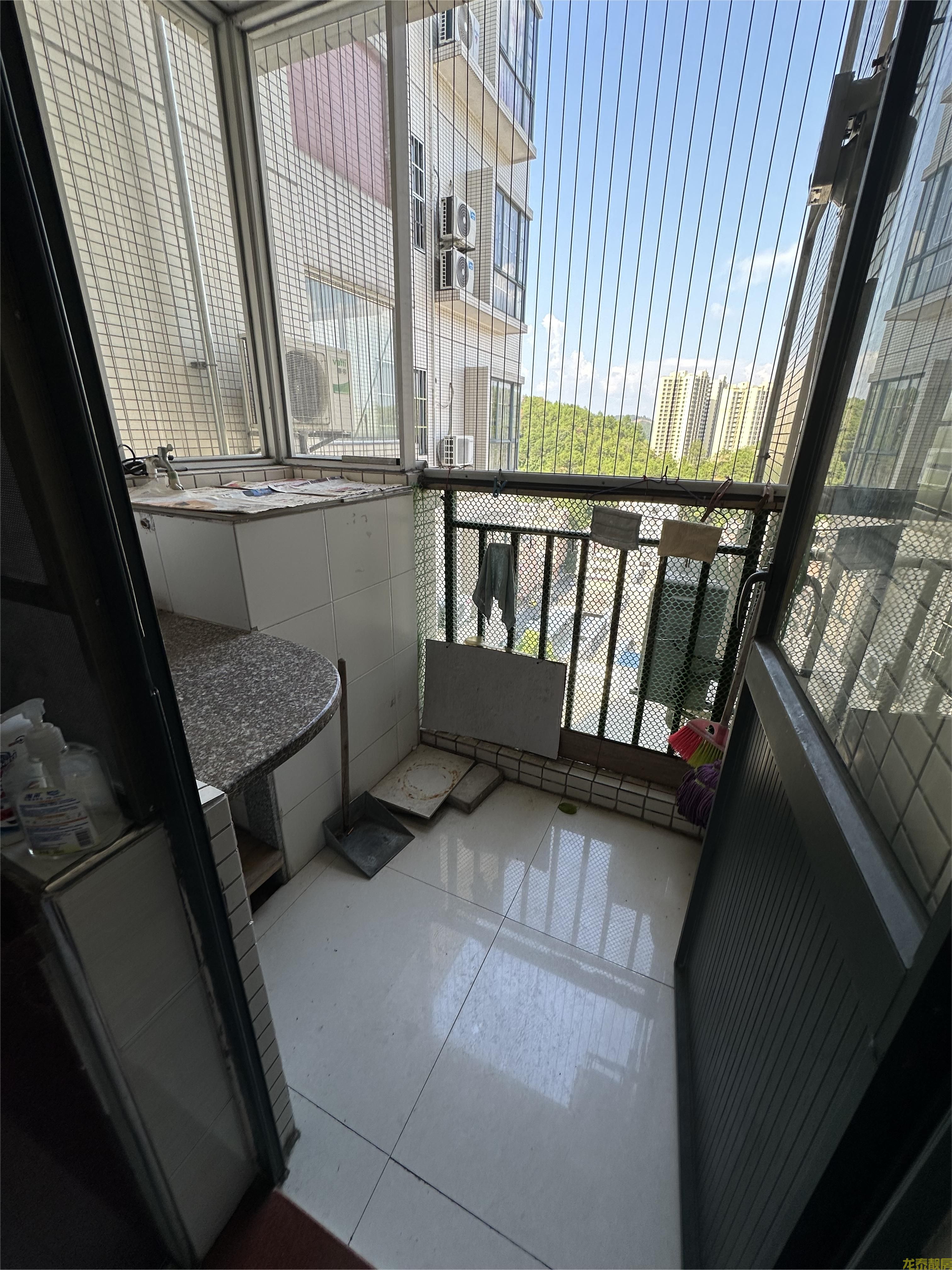 广信嘉园电梯靓层 南向