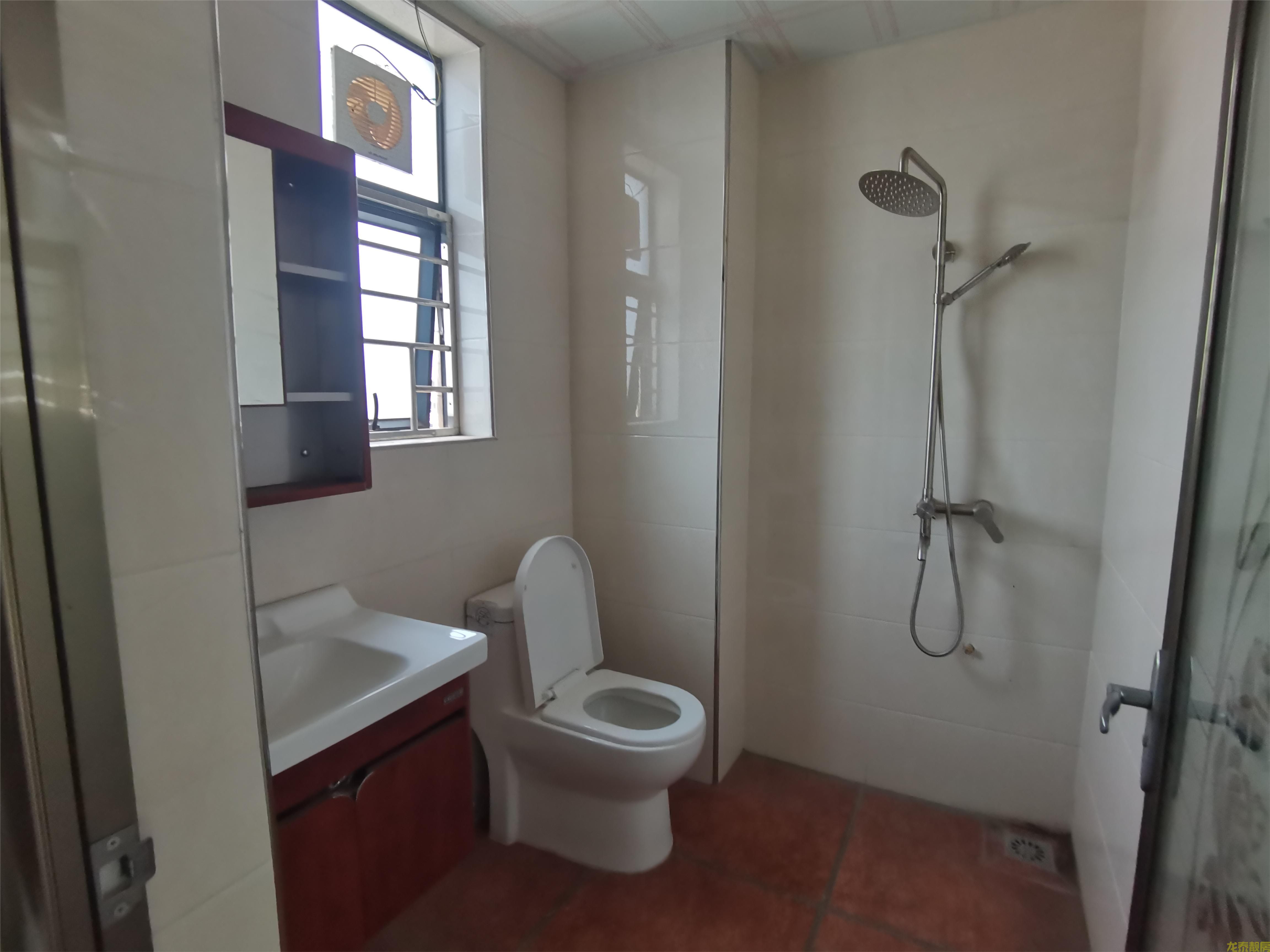 东丽新城电梯精装4房