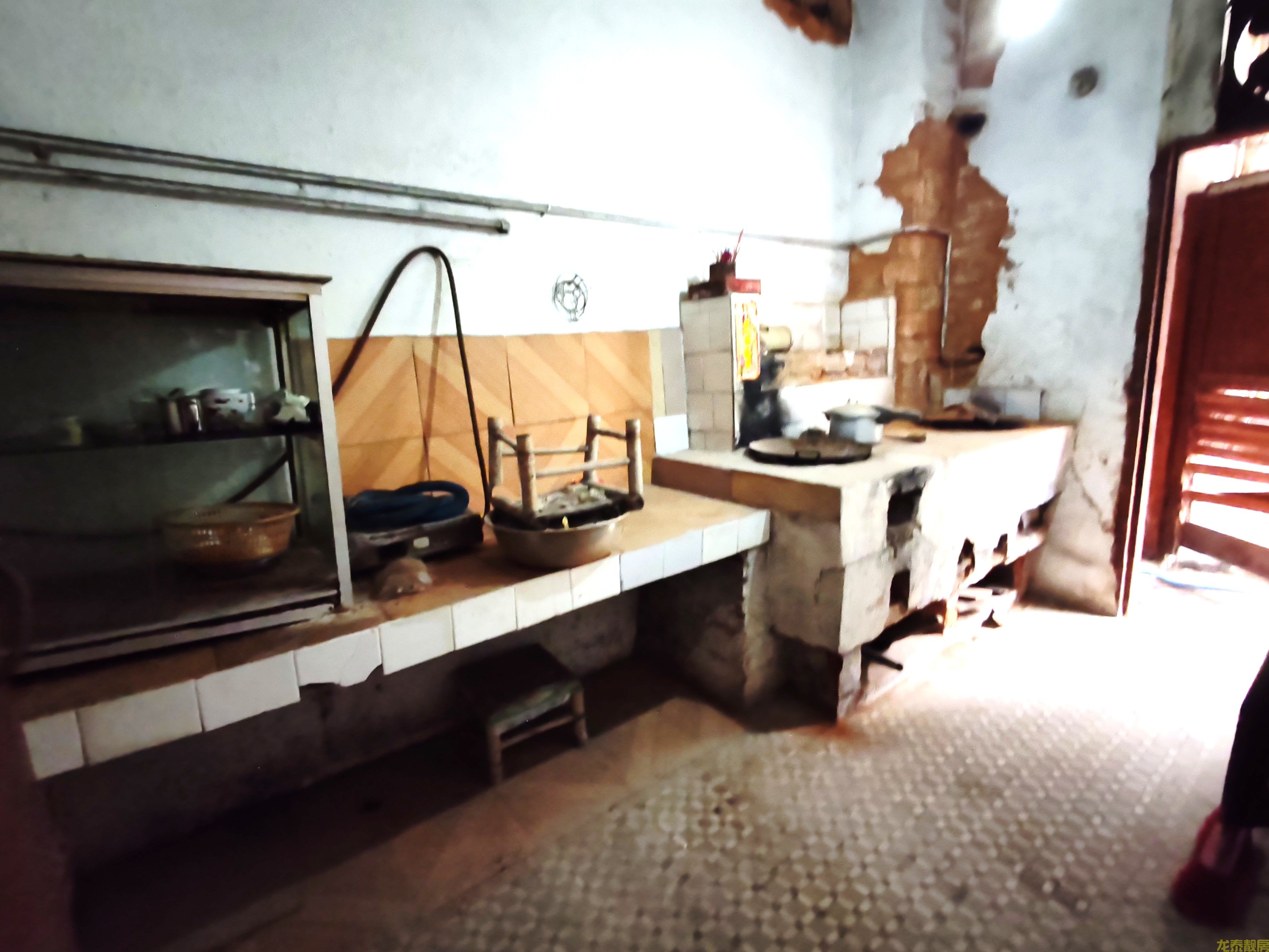 一中门口步梯三楼