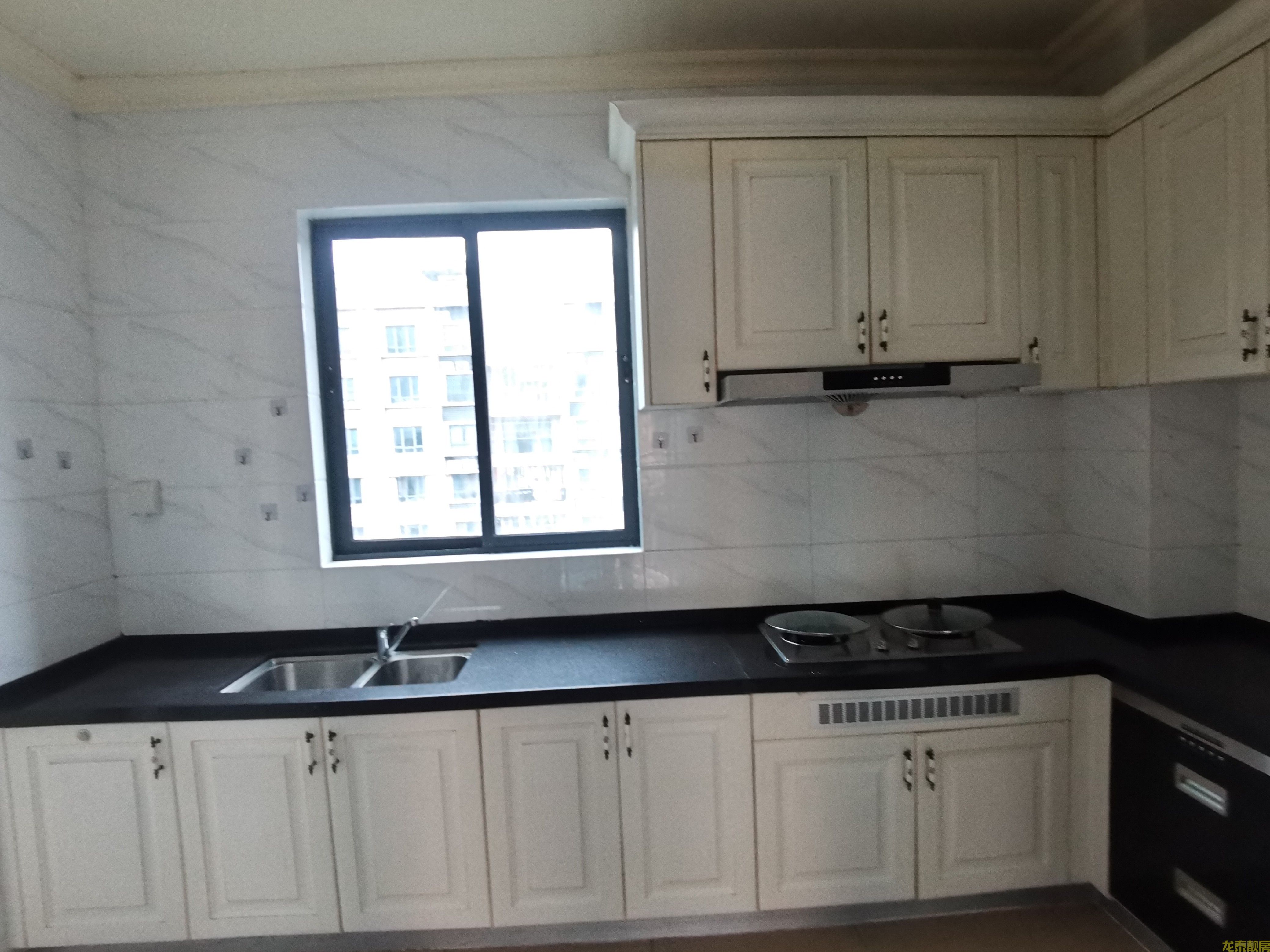 豪园一梯一户南北对流精四房高楼层