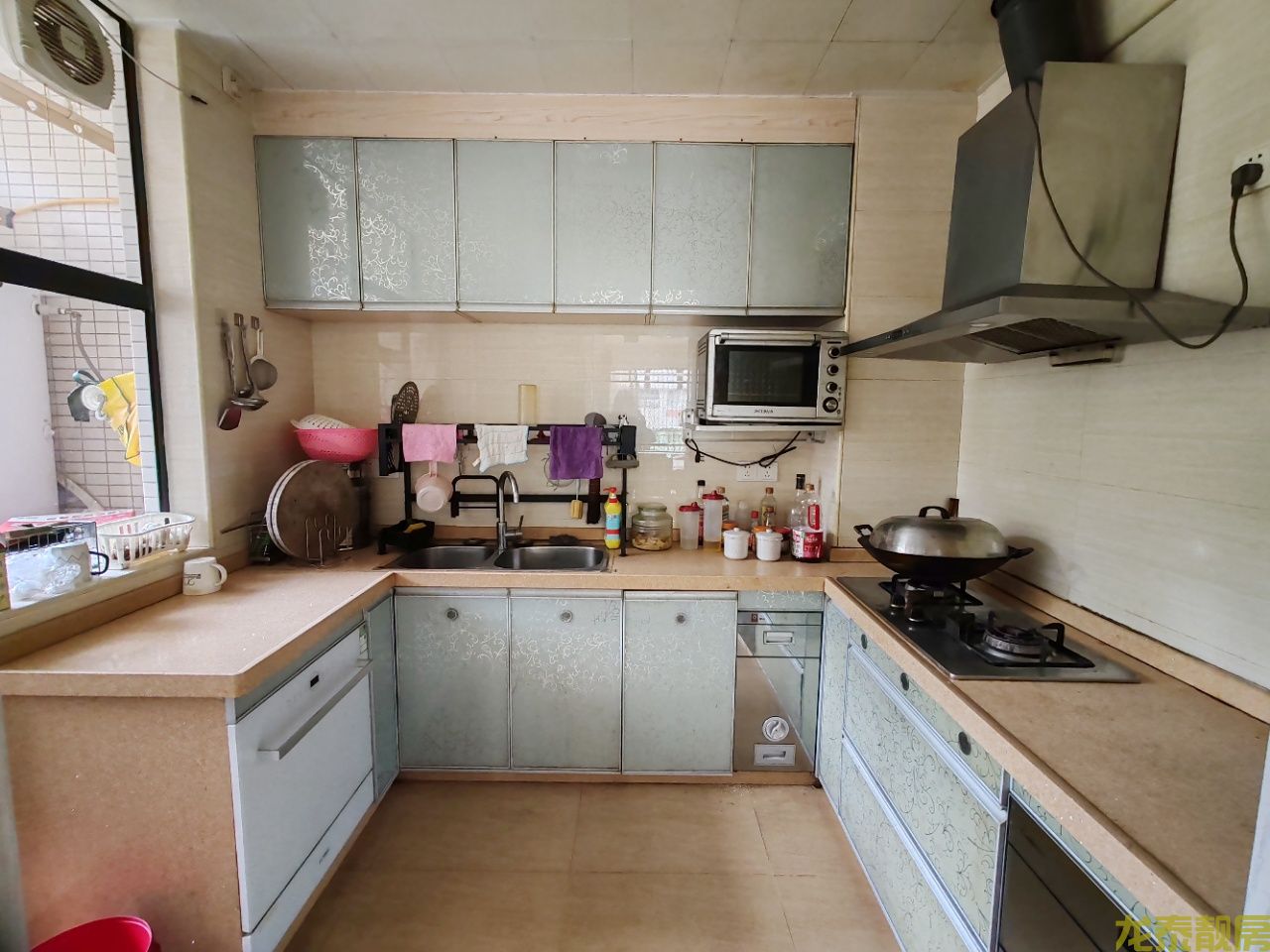 广信嘉园中高楼层精装三居室，附带全套家私家电