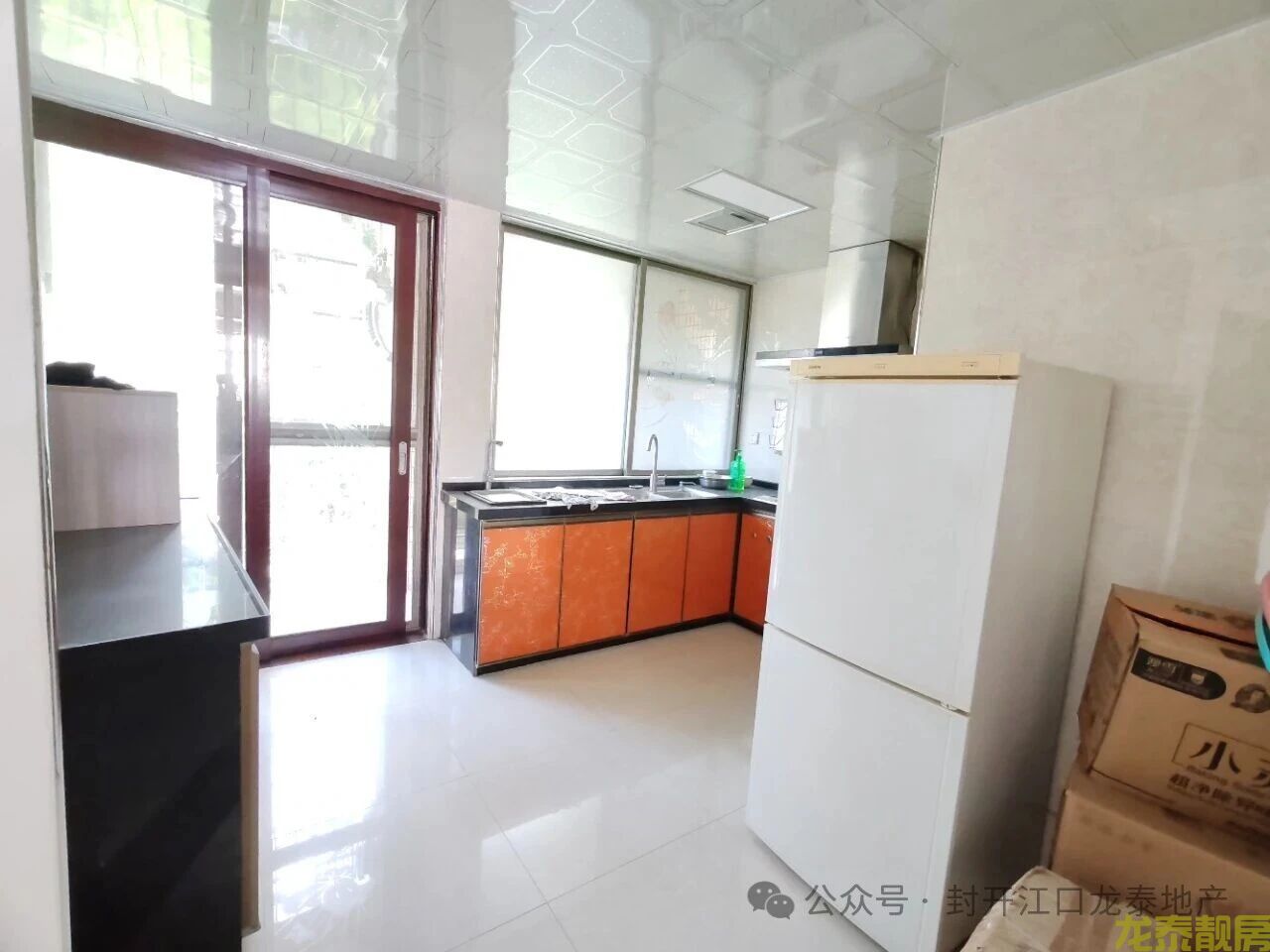 和富花园电梯中间楼层精装三房